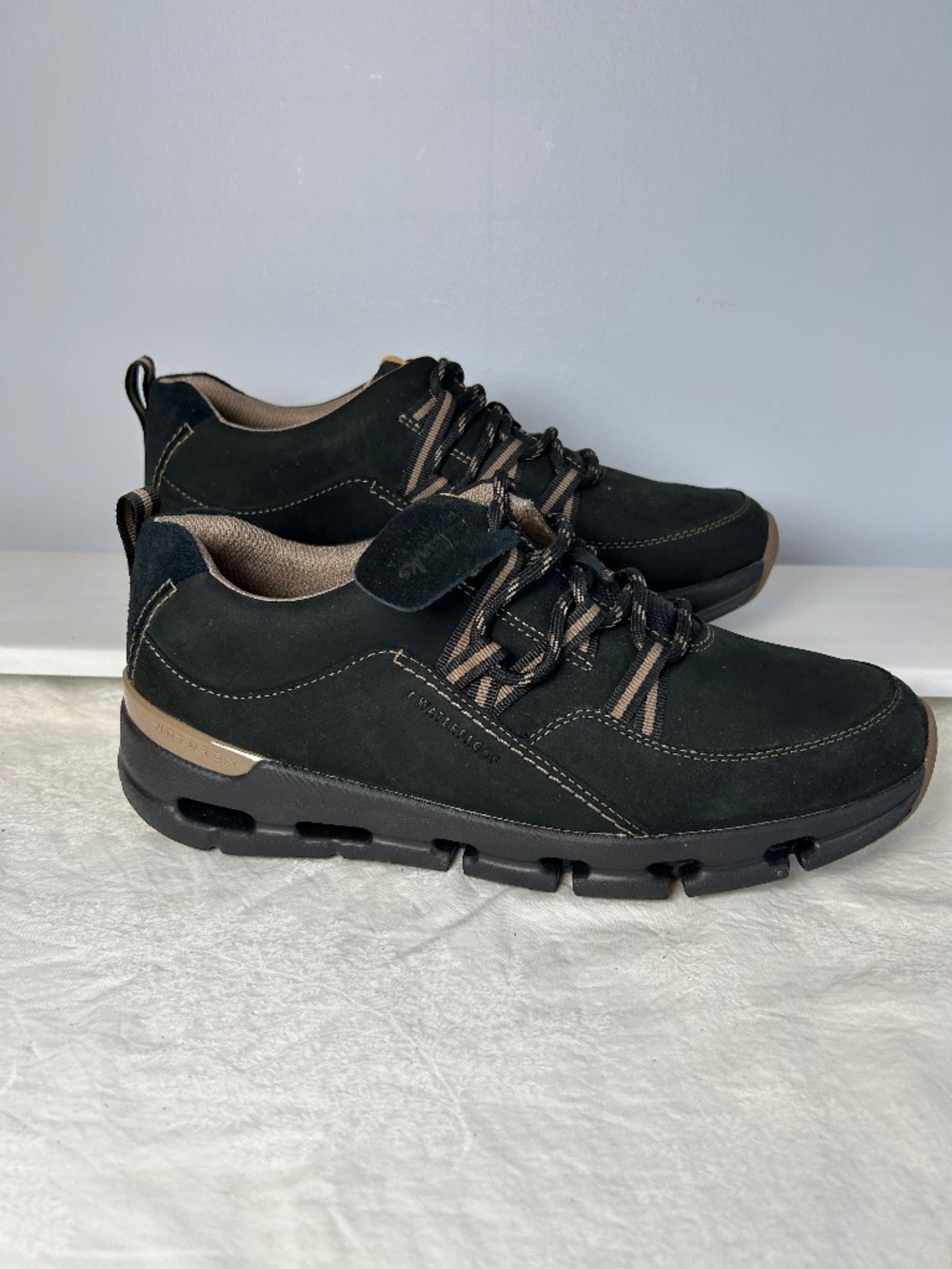 Clarks Women's NatureX Tie WP sneakers Size 10 Outdoors walking NEW without box